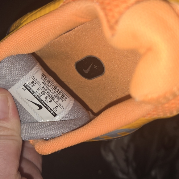 Nike Size 9 Gray and Orange Athletic Shoes Max AIR - Picture 8 of 8